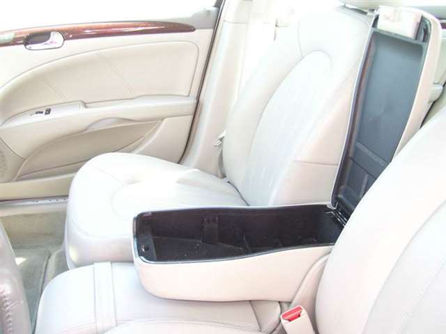 Buick Lucerne 2011 photo 25